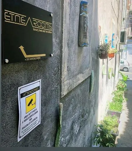 Etnea Room's Katanya